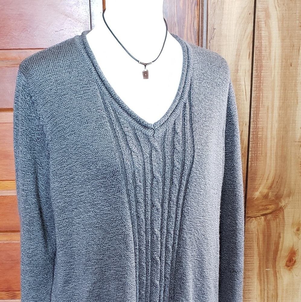 Carolyn Taylor V-neck Sweater. Gray. Sz 1X